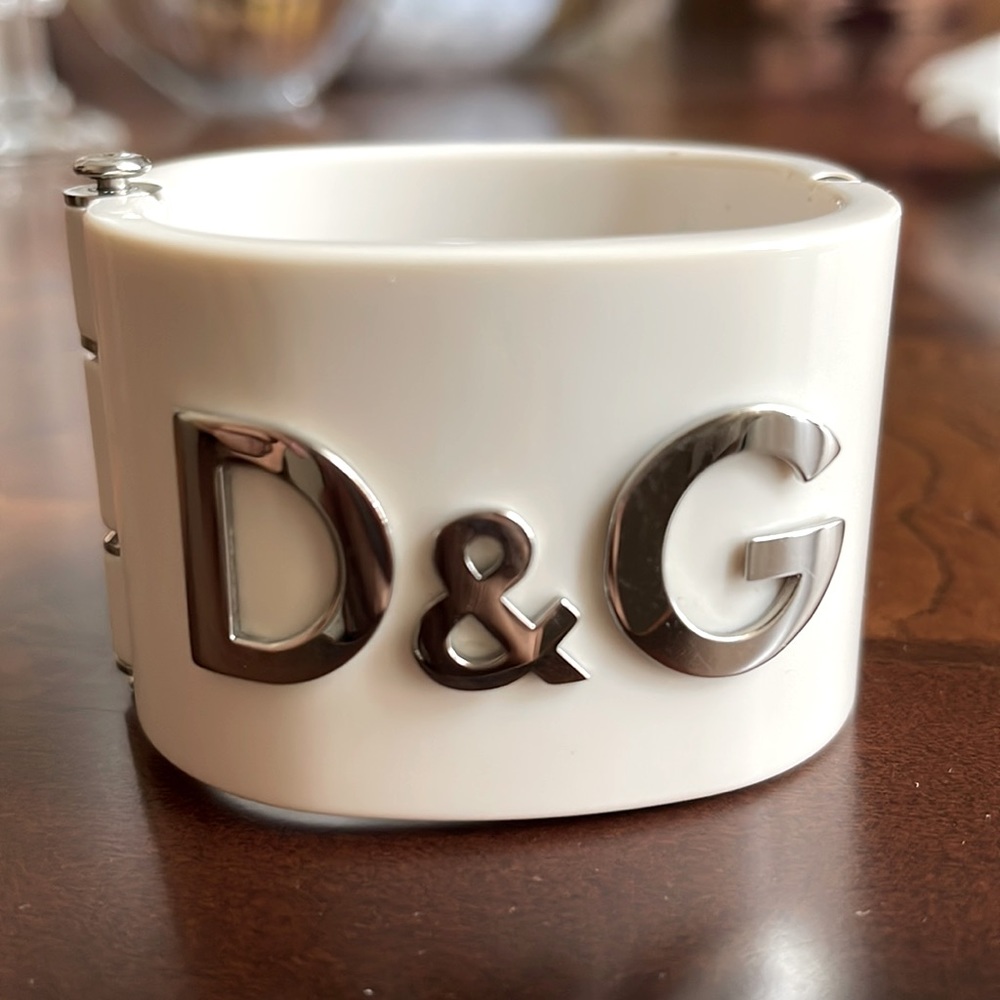 Dolce & Gabbana bracelet white and silver color.